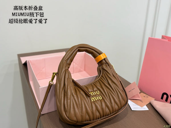 Wander Shoulder Bag