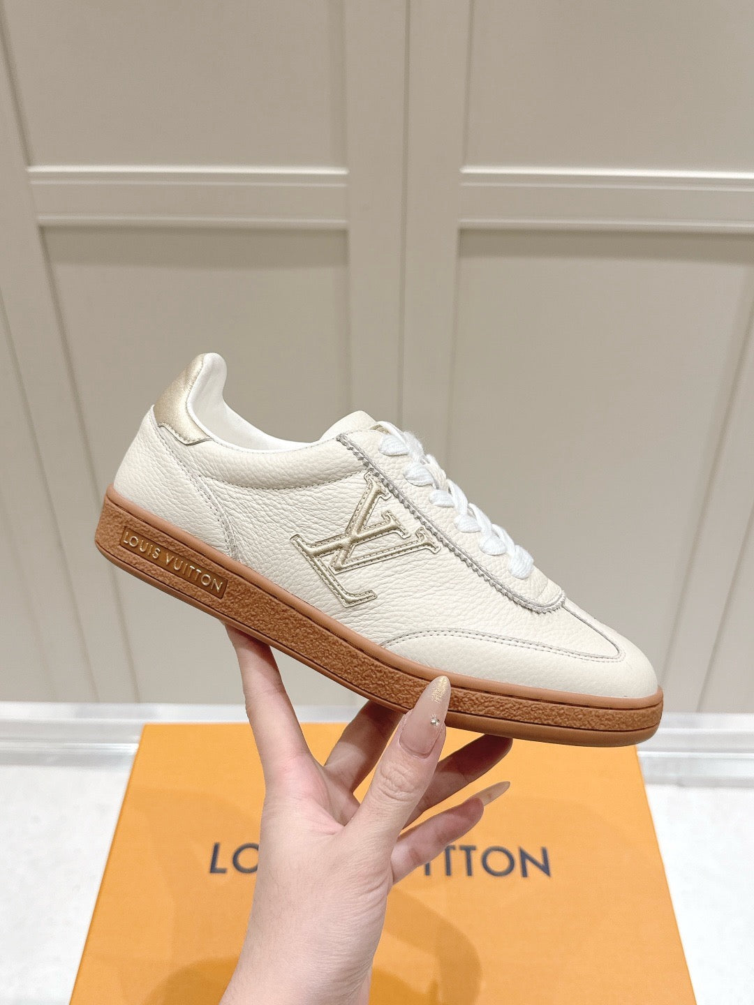 Frontrow Sneakers