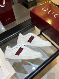 Stretch Low Top Trainers