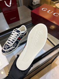 Stretch Low Top Trainers