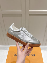 Frontrow Sneakers