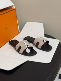 Oasis Sandal