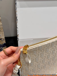 30 Montaigne Dea Pouch