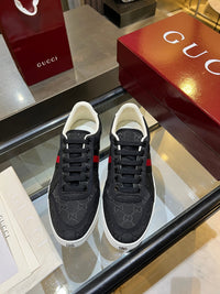 Stretch Low Top Trainers