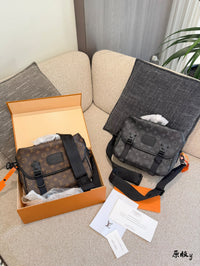 Trail Messenger Bag