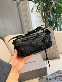Le Cagole Shoulder Bag