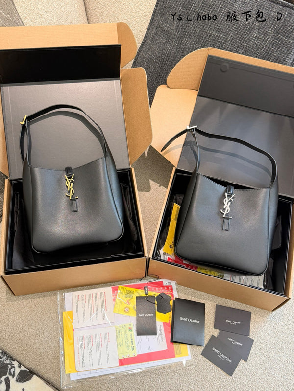 Le 5 À 7 Hobo Bag