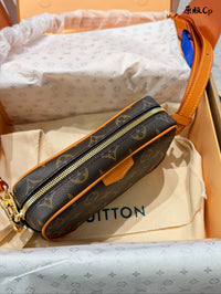 Trocadéro Wearable Wallet