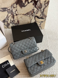 Classic Flap Bag 23