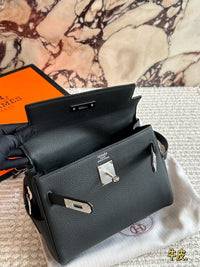 Kelly Messenger PM Bag