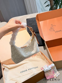Hills Pochette Bag