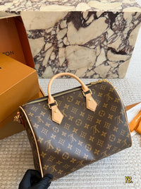 Cruise 2027 Collection Bag