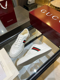 Stretch Low Top Trainers