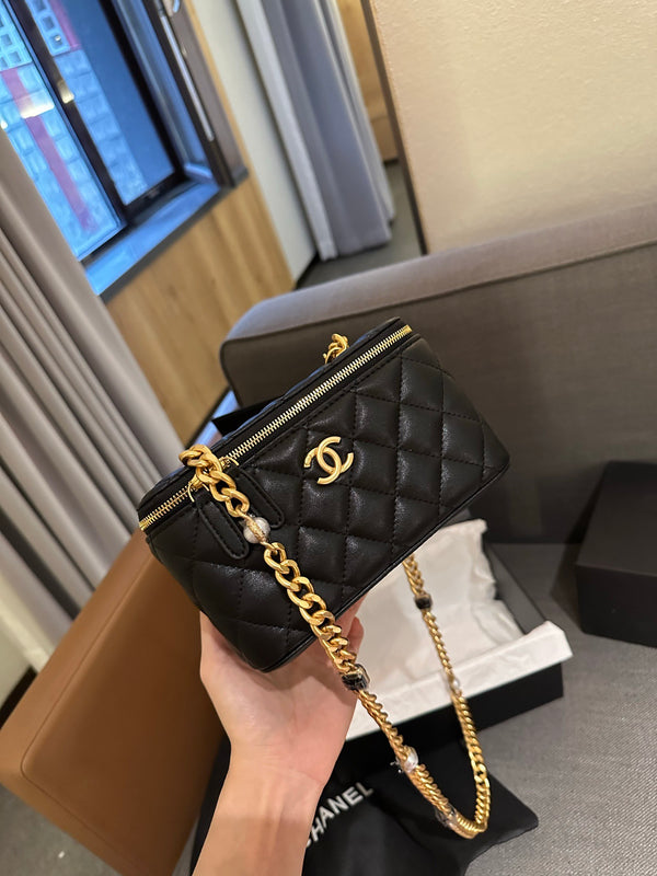 Vanity Case with Chain