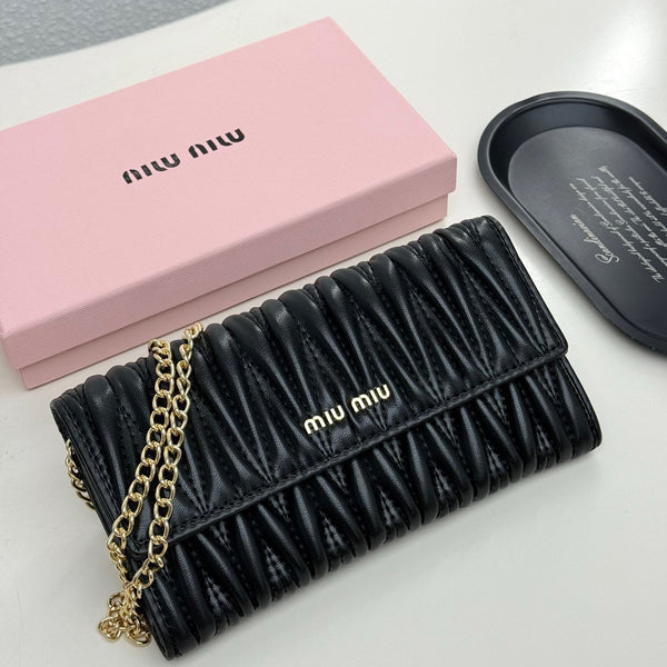 Matelassé Leather Wallet