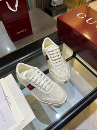 Stretch Low Top Trainers