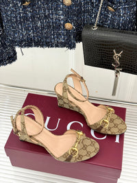 Donna Wedge Sandals