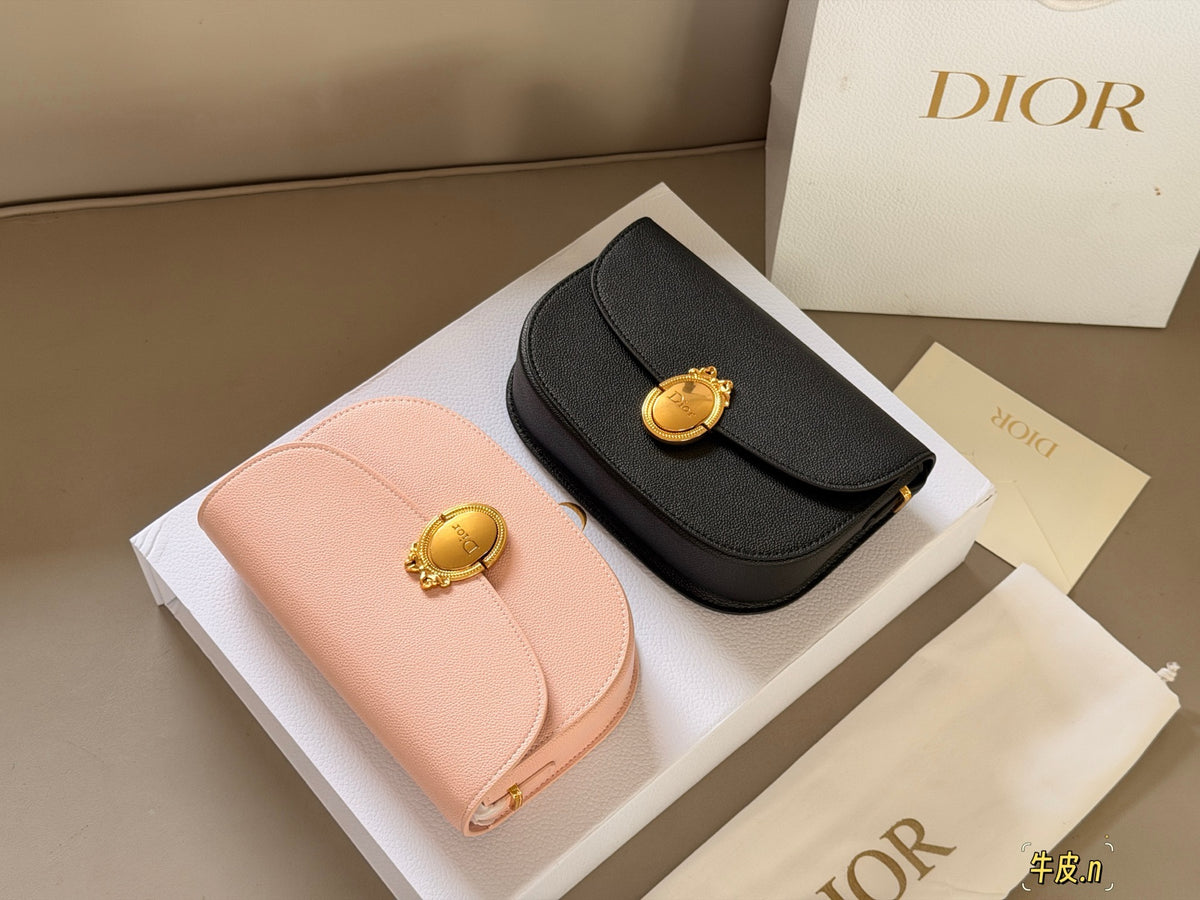 Médaillon Flap Bag