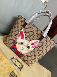 Supreme Tote