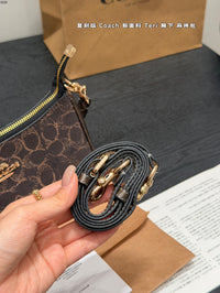 Teri Shoulder Bag