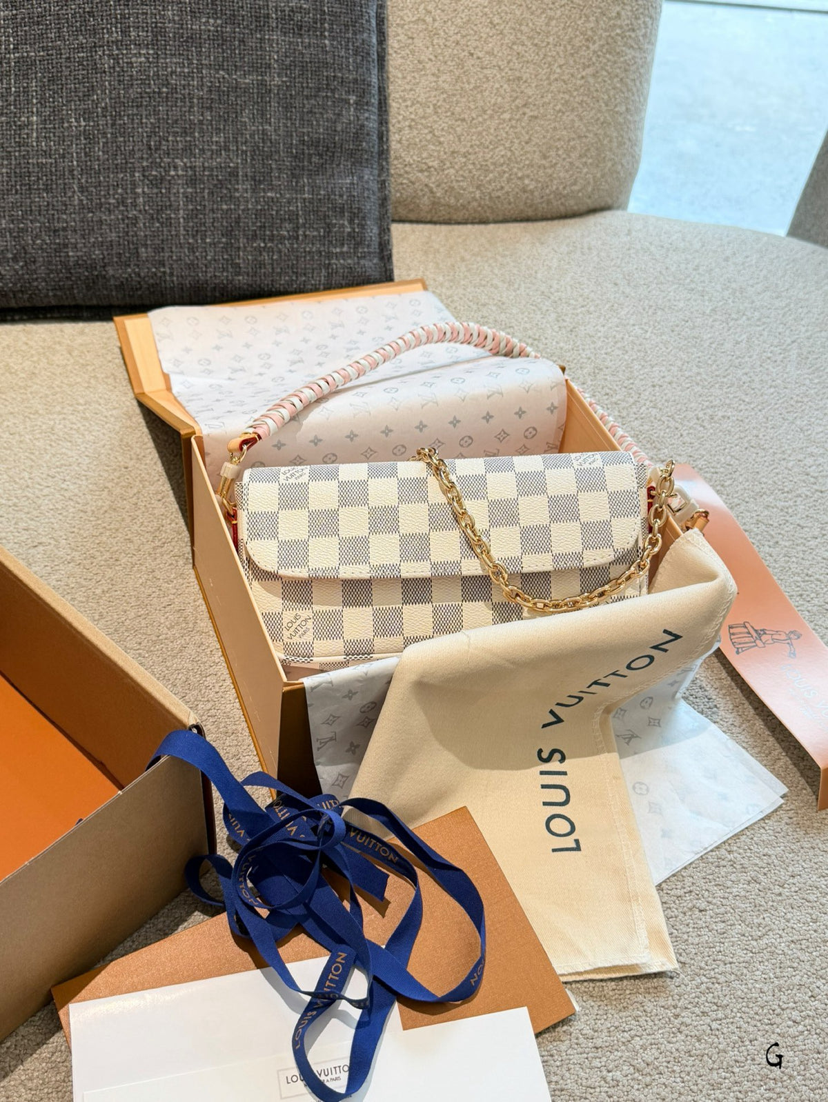 Ivy Wallet On Chain Bag