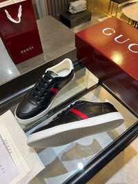 Stretch Low Top Trainers