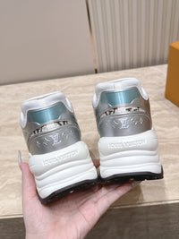 Run 55 Sneakers
