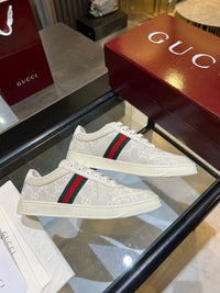 Stretch Low Top Trainers