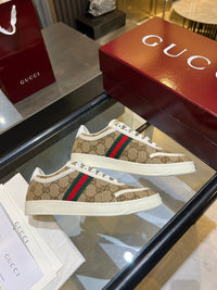Stretch Low Top Trainers