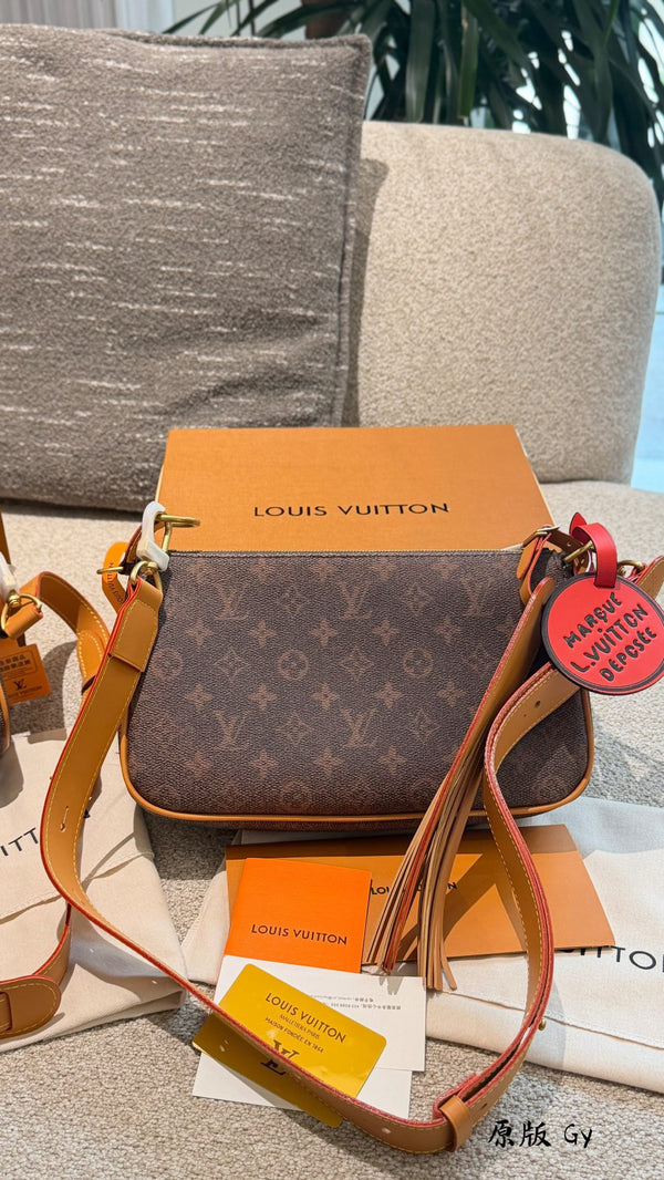 Monogram Dust Pochette Accessoires