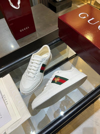 Stretch Low Top Trainers