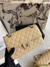 Classic Flap Bag 23
