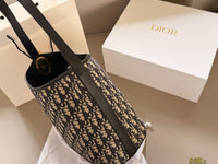 Médaillon Bucket Bag
