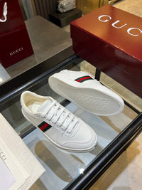 Stretch Low Top Trainers
