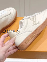 Frontrow Sneakers