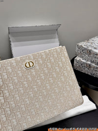 30 Montaigne Dea Pouch