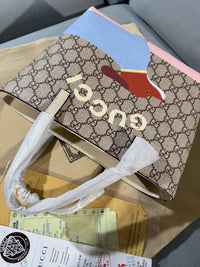 Supreme Tote