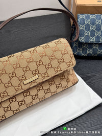 Madison Medium Shoulder Bag