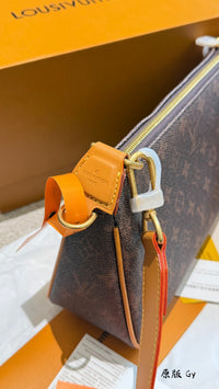 Monogram Dust Pochette Accessoires