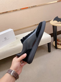G Move Sneakers