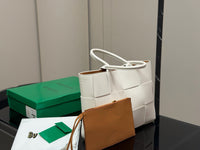 Parakeet Arco Tote