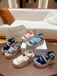 Dentelle Wedge Sandals