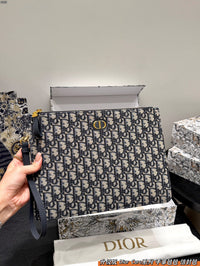 30 Montaigne Dea Pouch