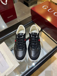Stretch Low Top Trainers