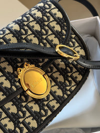 Médaillon Flap Bag