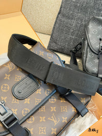 Trail Messenger Bag