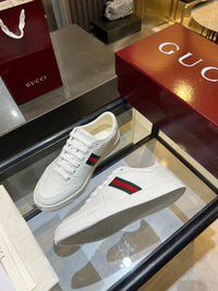 Stretch Low Top Trainers