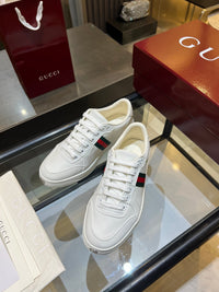 Stretch Low Top Trainers