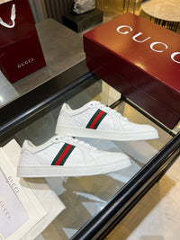 Stretch Low Top Trainers