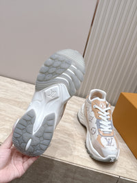 Run 55 Sneakers